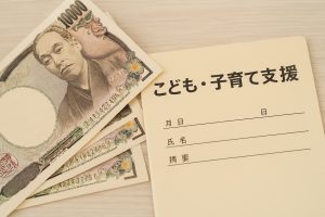 「子ども・子育て支援金」で負担はどう変わる？年収別の徴収額と6つの支援策を解説